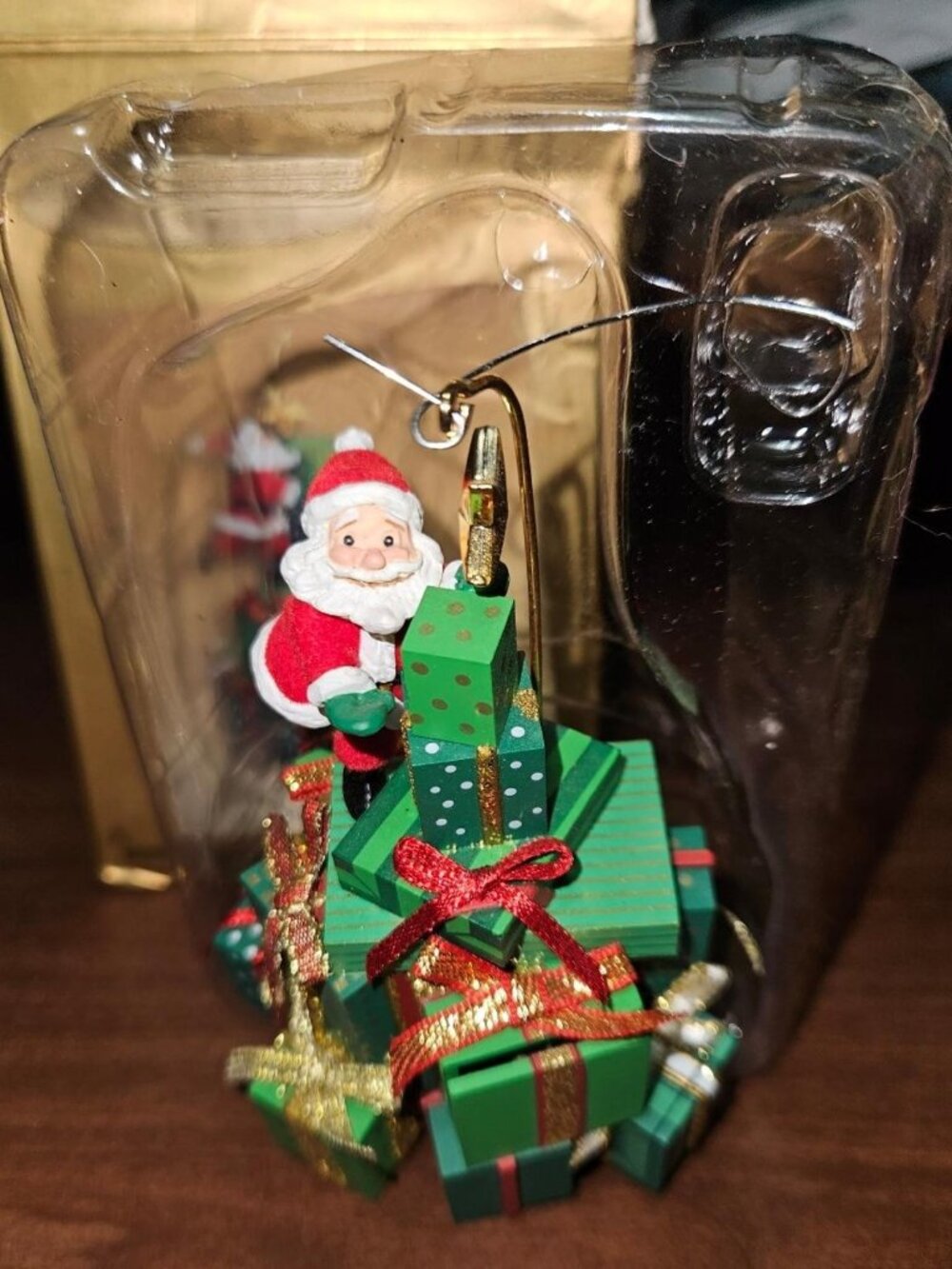 Santa Christmas Hallmark Keepsake Ornament Club Exclusive 2005 The Opening Game